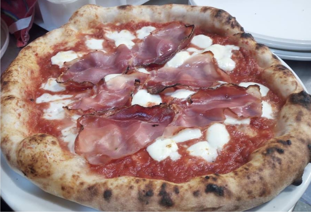 Рецепт неаполитанского теста. Мясная пицца неаполитано. Пицца Неаполитанская мясная. Тесто для неаполитанской пиццы. Тесто для пиццы неаполитано.