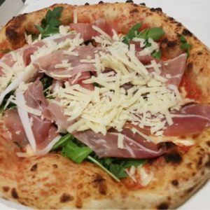 Неаполитанская пицца с прошутто