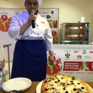 Презентация пиццы жюри участником отборочного тура