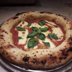 Неаполитанская пицца из теста высокой гидратации