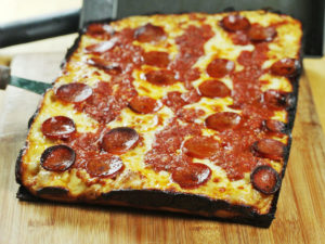 Read more about the article Американская пицца: Детройтский рецепт и технология приготовления