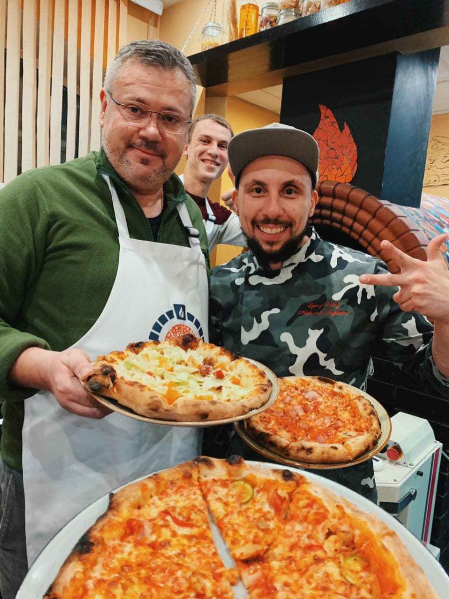 Ученики с неаполитанской пиццей